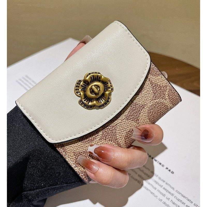 กระเป๋าใส่บัตรลายดอกคามิลเลียร - Luxury Lifestyle Photography บทวิจารณ์และราคา