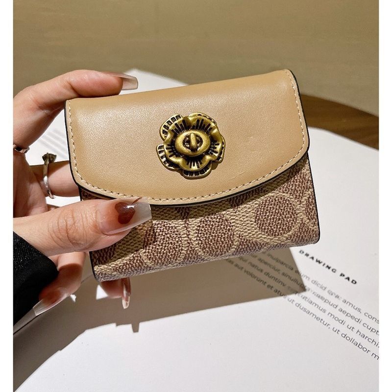 กระเป๋าใส่บัตรลายดอกคามิลเลียร - Luxury Lifestyle Photography บทวิจารณ์และราคา